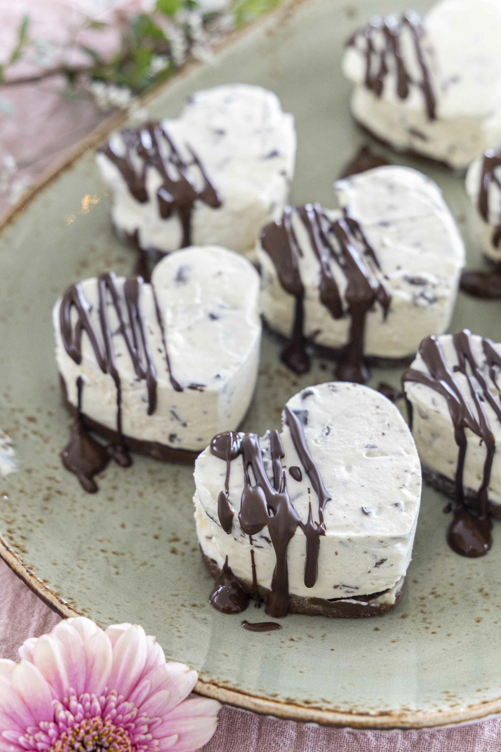 Einfaldar rósa bollakökur, mini ostakökur og súukkulaðibombur