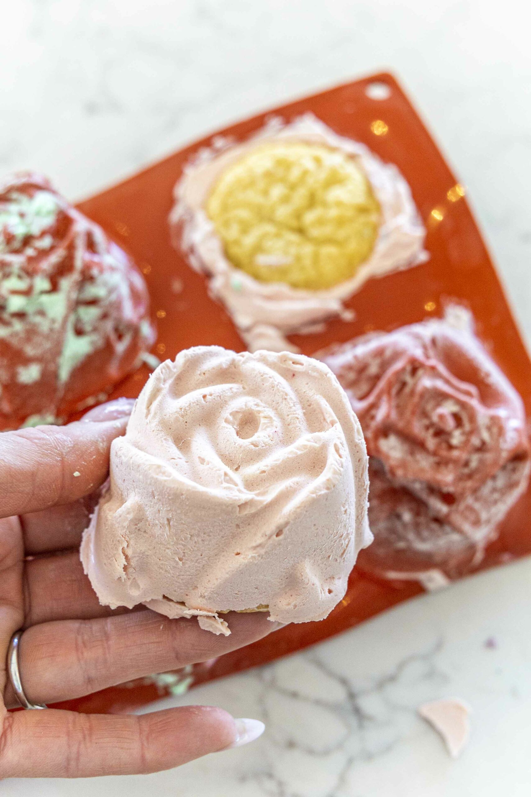 Einfaldar rósa bollakökur, mini ostakökur og súukkulaðibombur