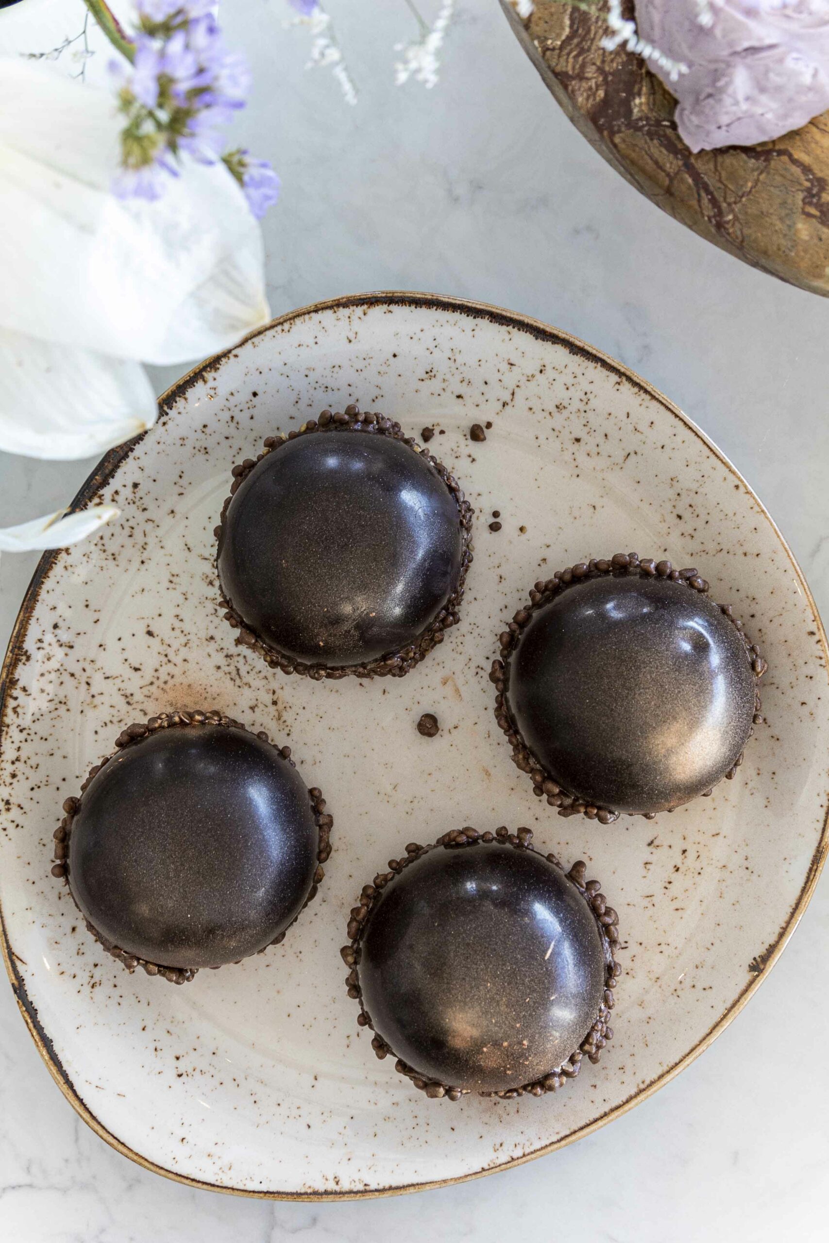 Ómótstæðileg súkkulaðibomba með karamellusúkkulaðimús