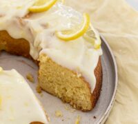 Sítrónukaka með ljúffengu rjómaostakremi