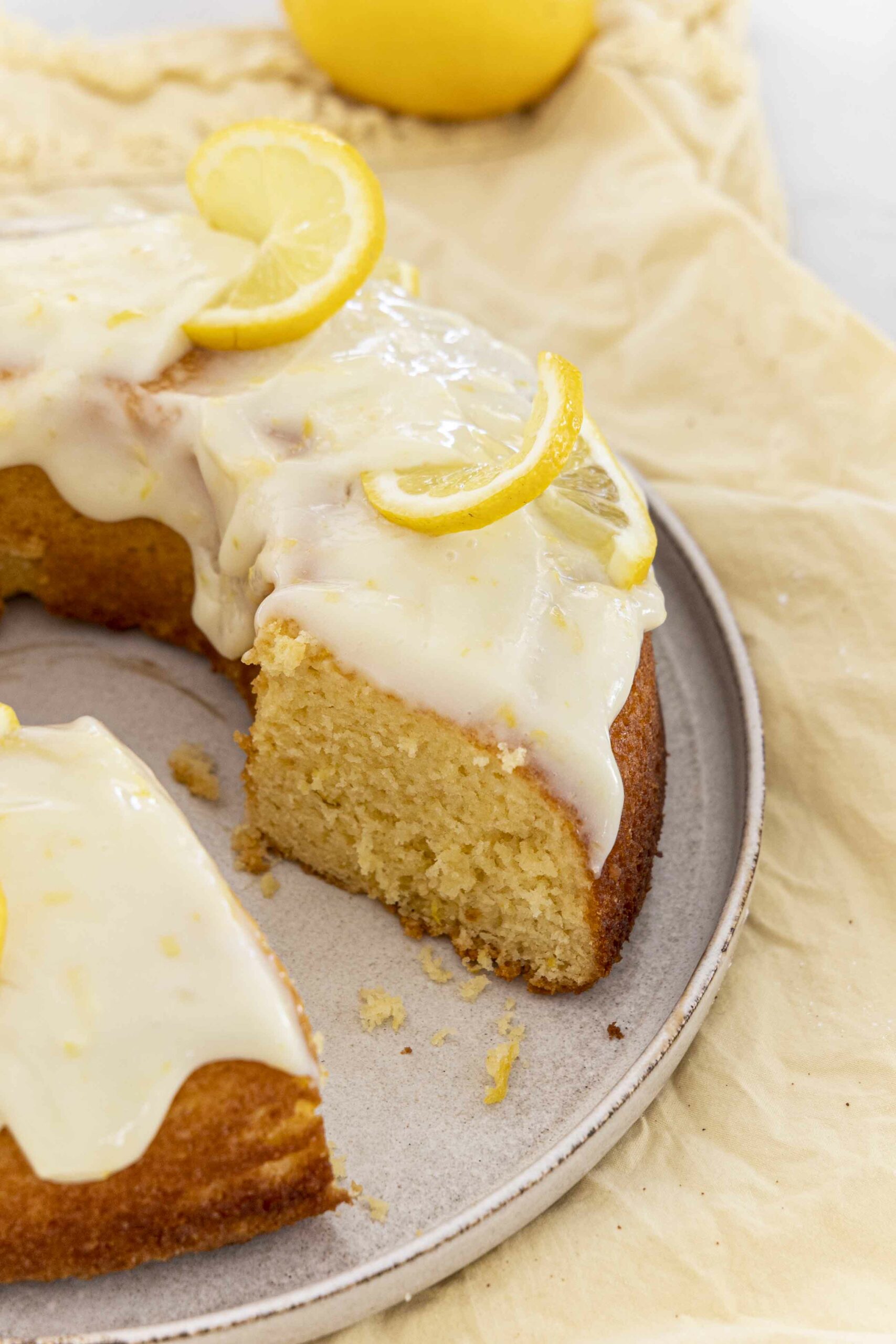 Sítrónukaka með ljúffengu rjómaostakremi