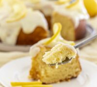 Sítrónukaka með ljúffengu rjómaostakremi