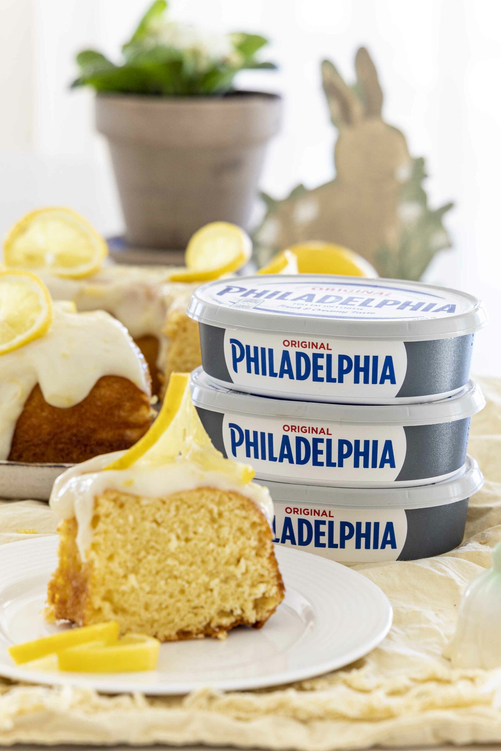 Sítrónukaka með ljúffengu rjómaostakremi