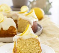 Sítrónukaka með ljúffengu rjómaostakremi