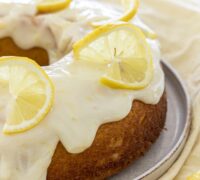 Sítrónukaka með ljúffengu rjómaostakremi
