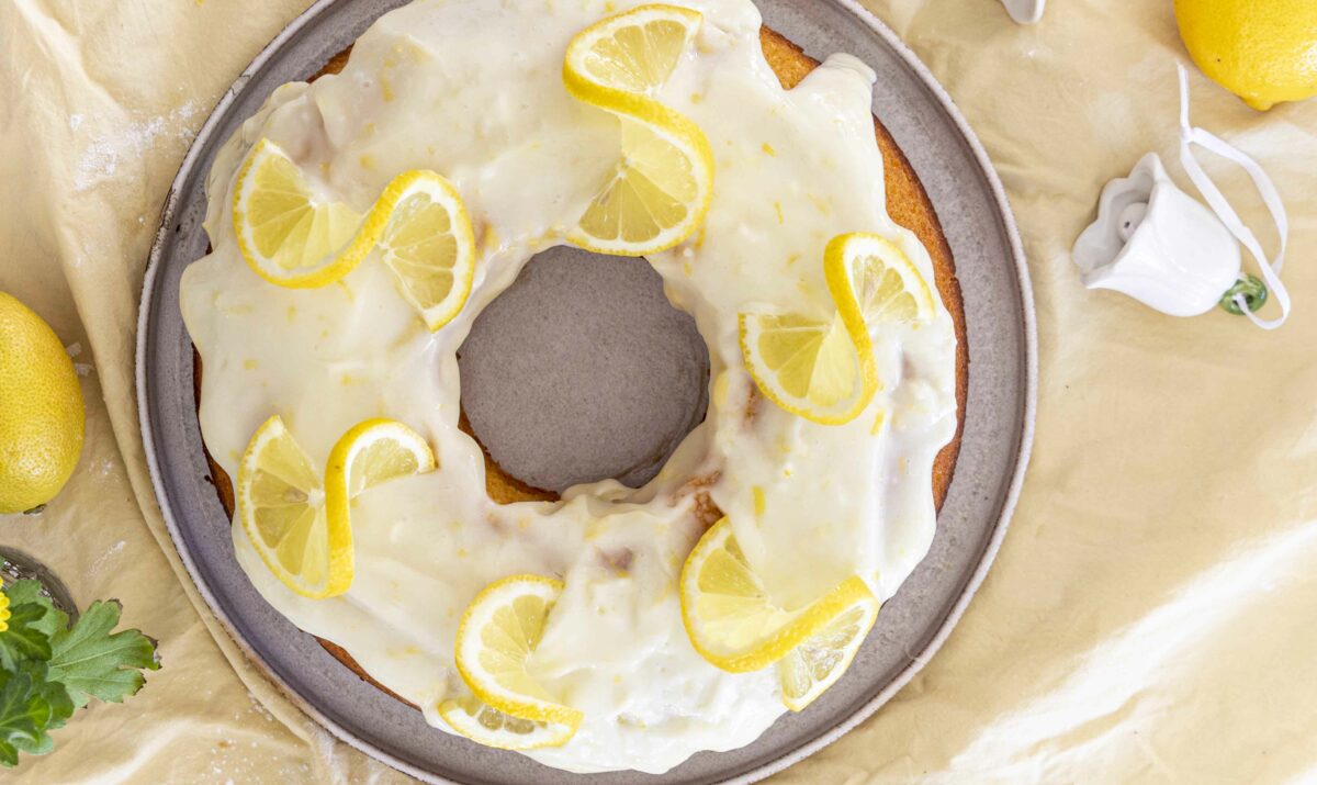 Sítrónukaka með ljúffengu rjómaostakremi