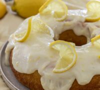 Sítrónukaka með ljúffengu rjómaostakremi