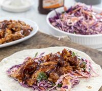 BBQ kjúklingavefjur með fersku hrásalati