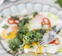 Bestu hvítlauks og pestó spældu eggin