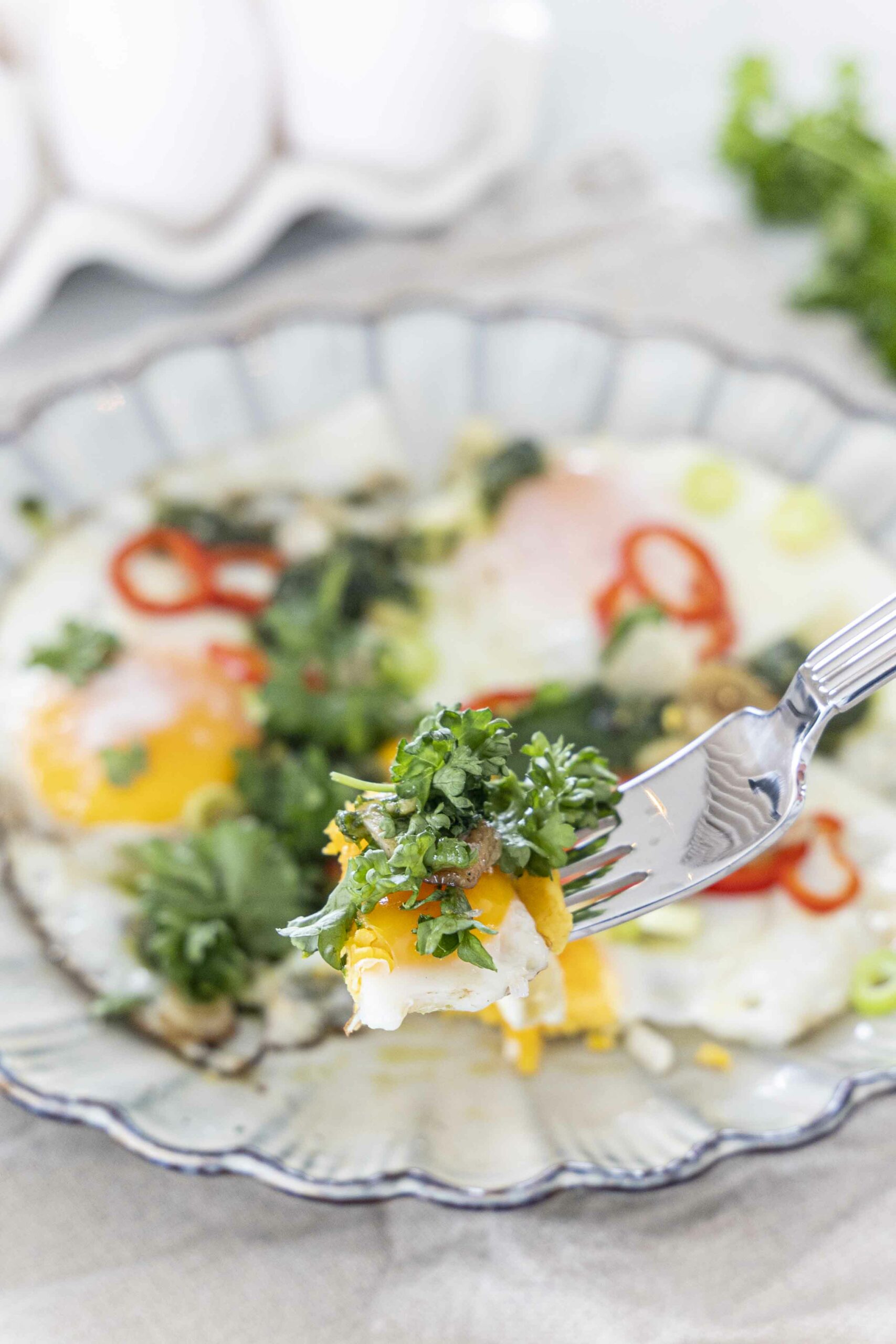 Bestu hvítlauks og pestó spældu eggin