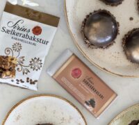 Ómótstæðileg súkkulaðibomba með karamellusúkkulaðimús