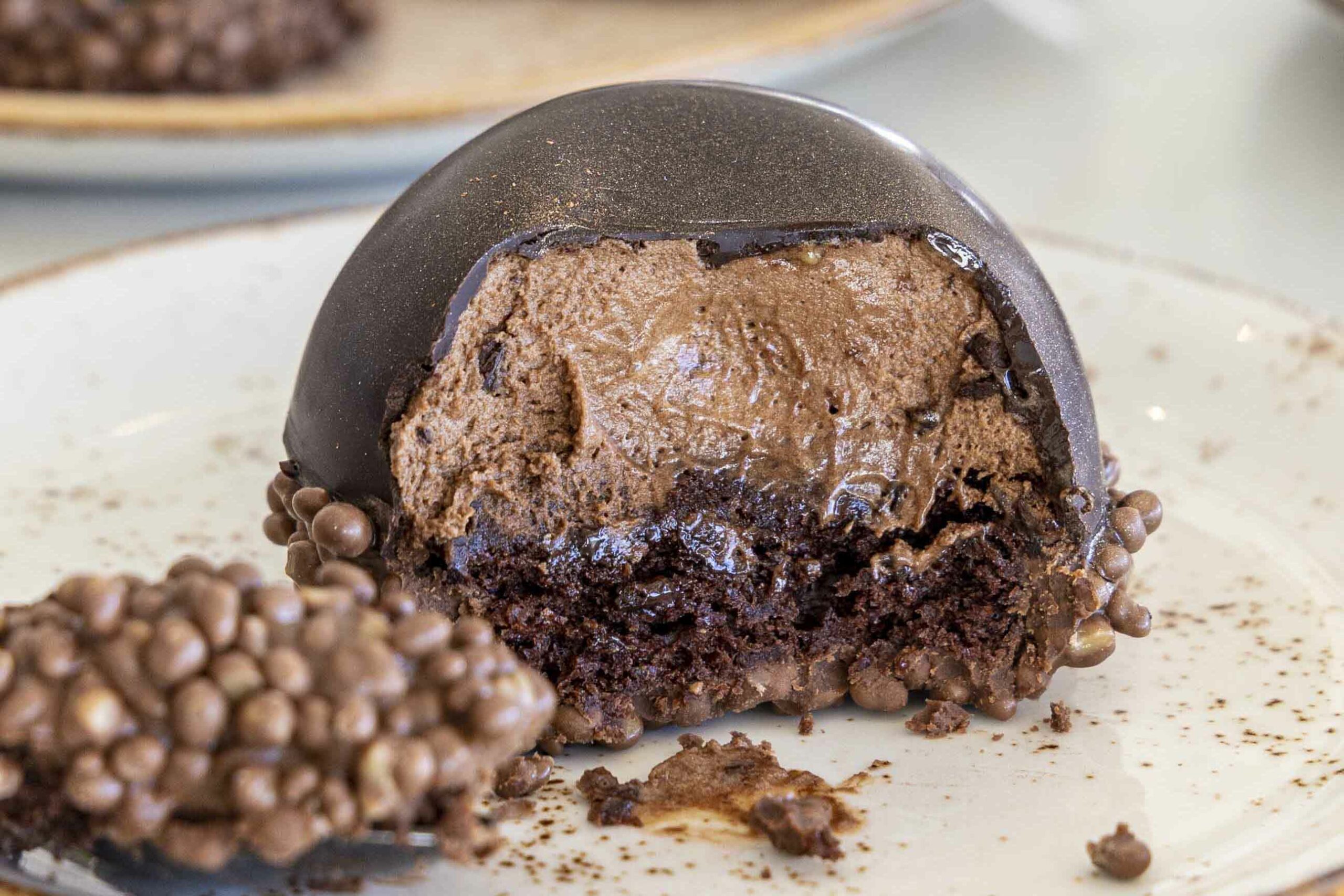 Ómótstæðileg súkkulaðibomba með karamellusúkkulaðimús