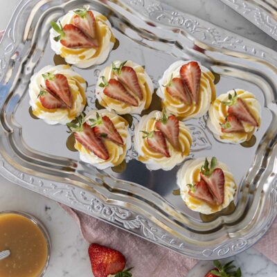 Mini pavlovur með jarðaberjum og karamellusósu