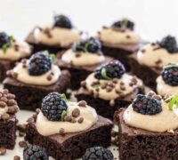 Karamellukurls veislubitar með ostakökutoppi