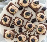 Karamellukurls veislubitar með ostakökutoppi