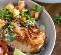 lax í hunangssoja marineringu með mangósalsa