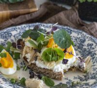 Sprettubrauð - prótein og trefjaríkt ristabrauð með túnfisk, kotasælu og sprettum