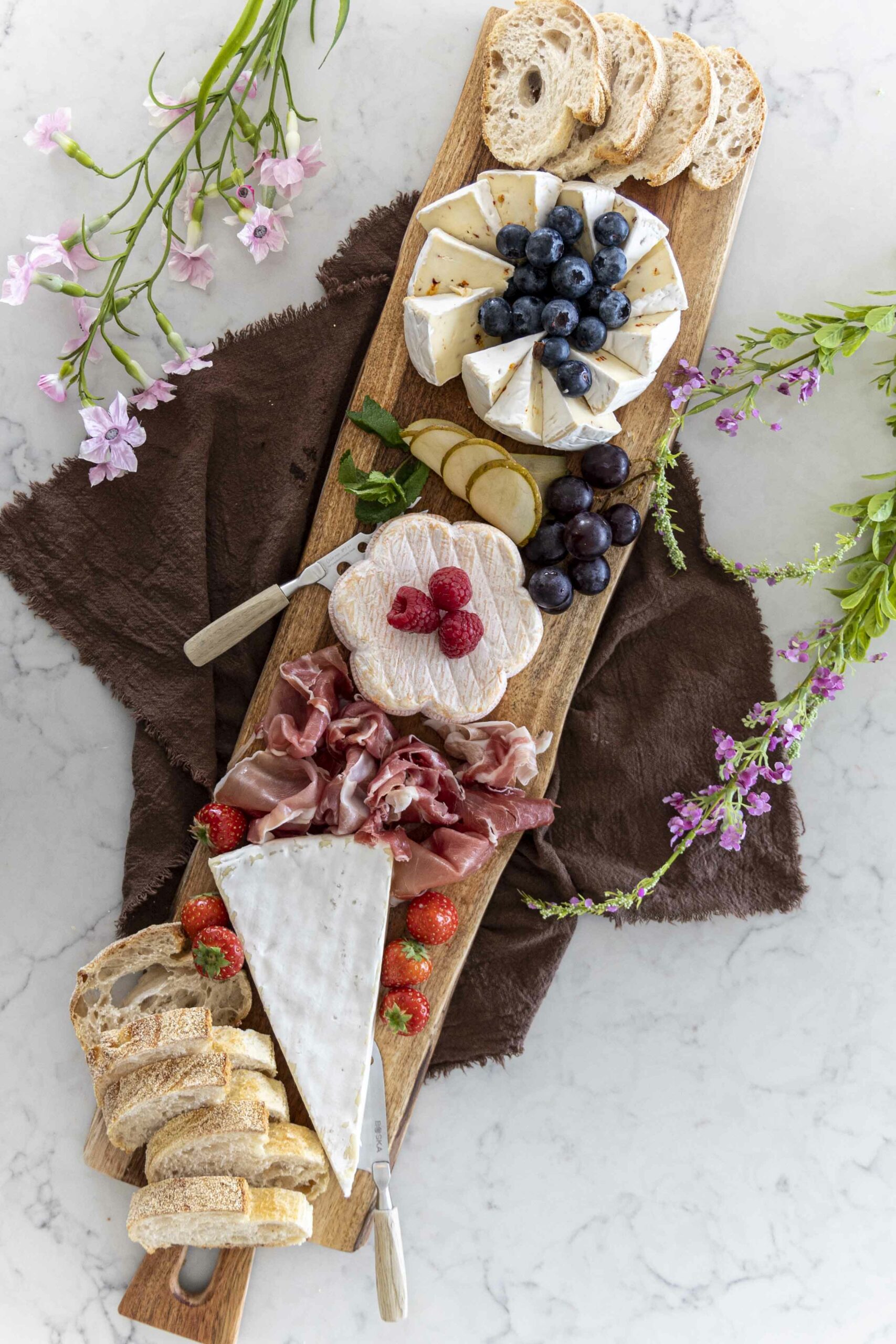 Hugmyndir fyrir stelpukvöldið – kokteilar, ostabakki og einfalt veisluborð