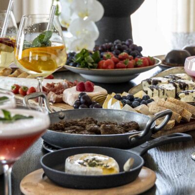 Hugmyndir fyrir stelpukvöldið – kokteilar, ostabakki og einfalt veisluborð