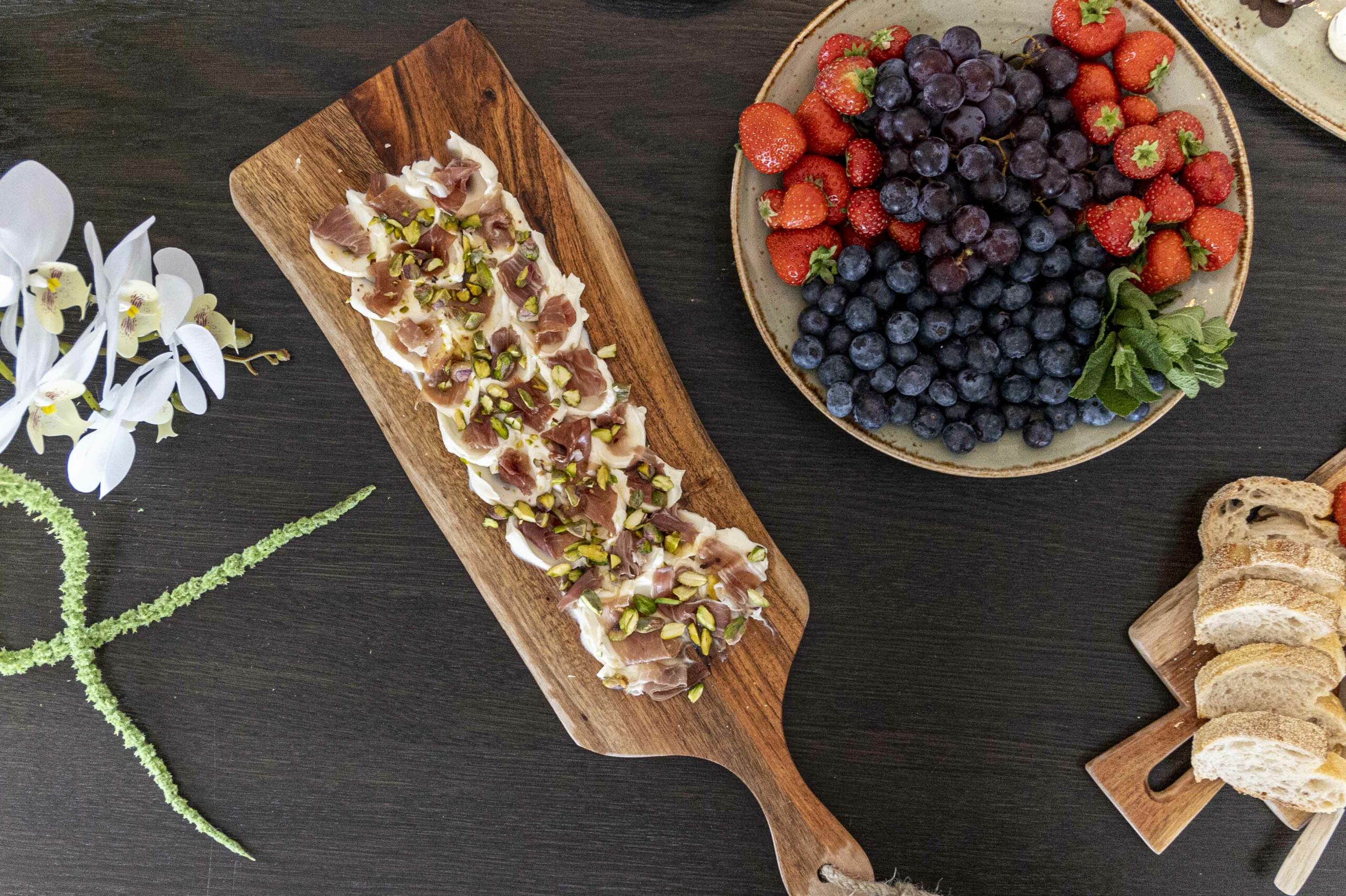 Hugmyndir fyrir stelpukvöldið – kokteilar, ostabakki og einfalt veisluborð