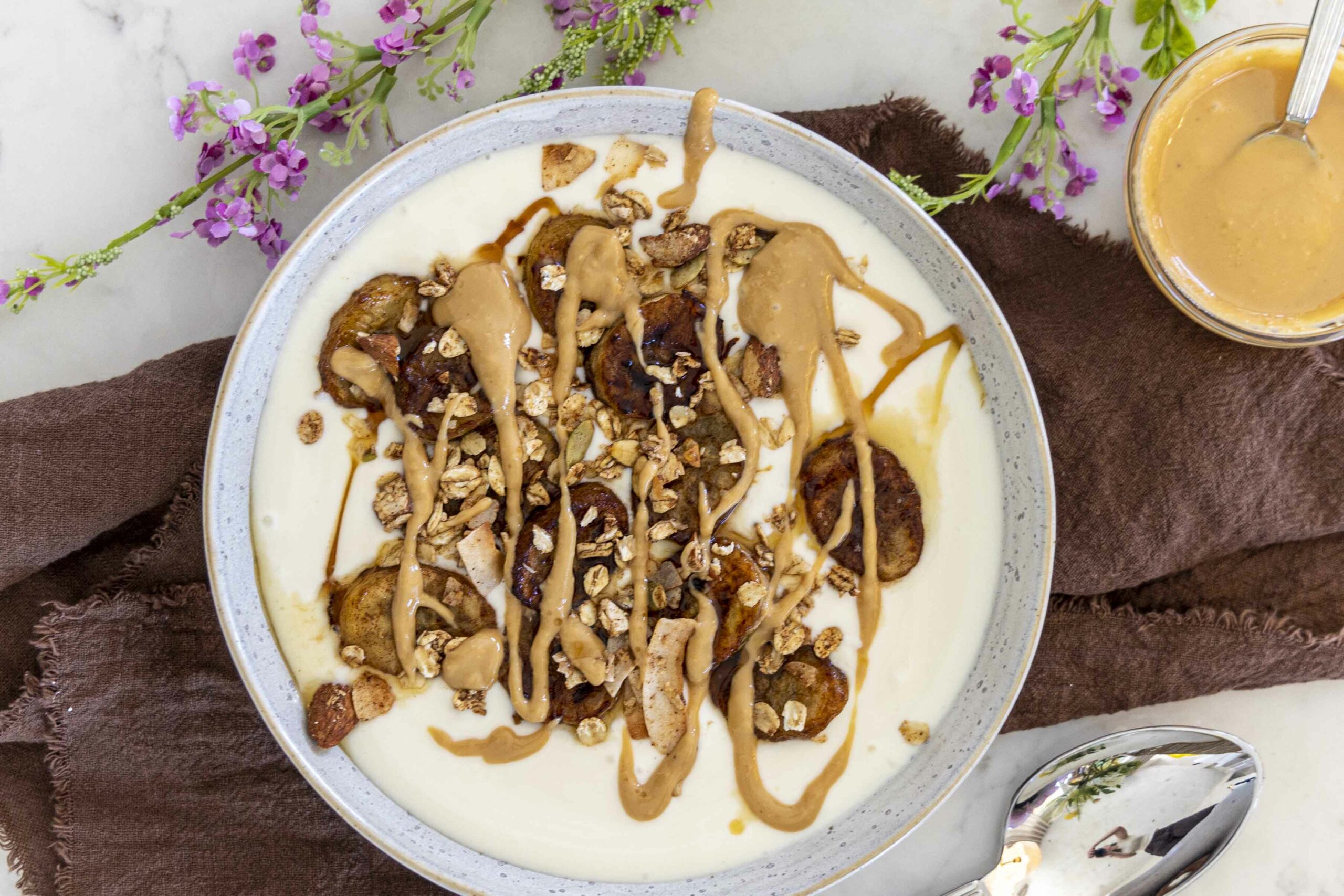 Ab mjólkur skál með smjörsteiktum bönunum