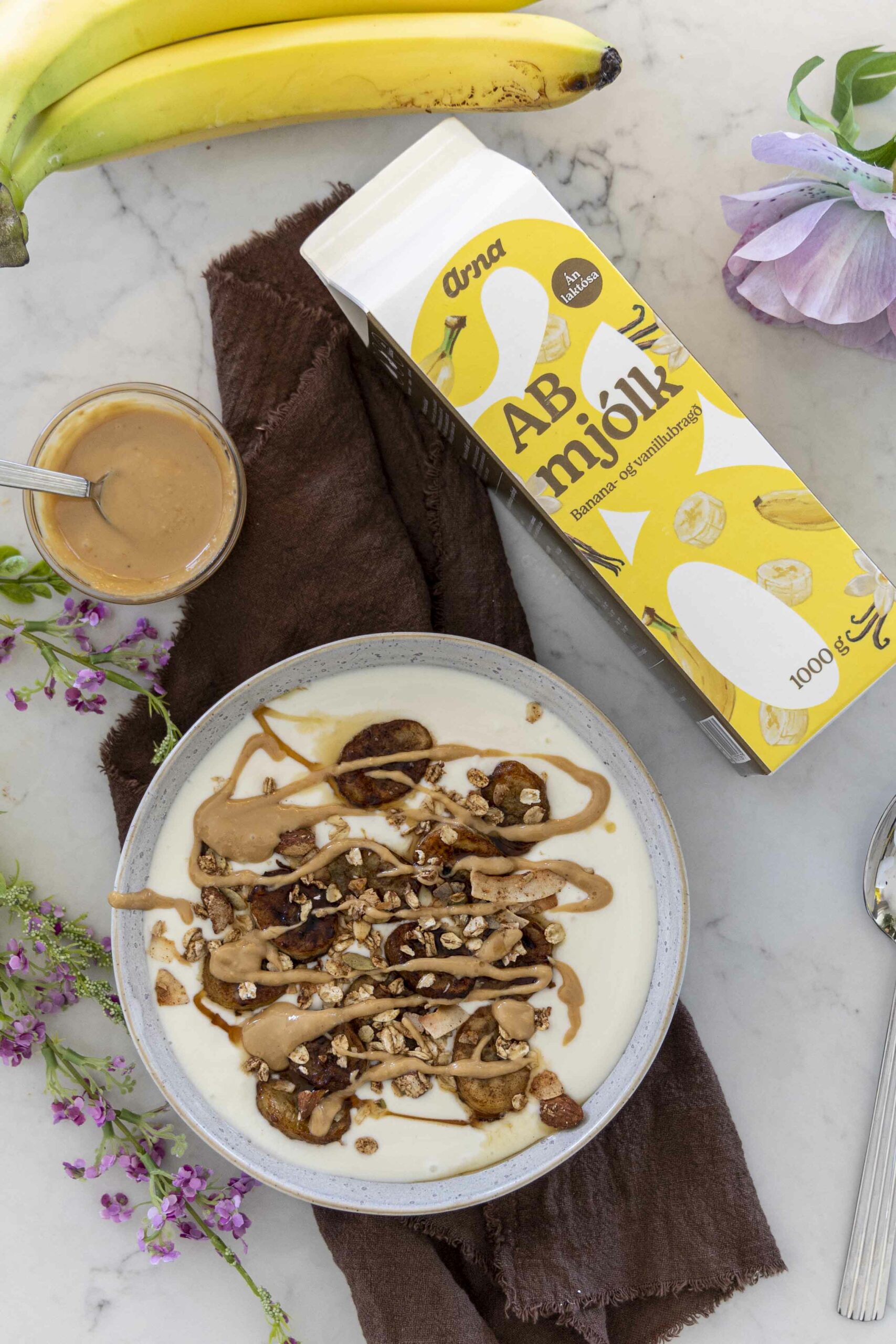Ab mjólkur skál með smjörsteiktum bönunum