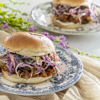 djúsí bbq kjúklingaborgari með fersku hrásalti