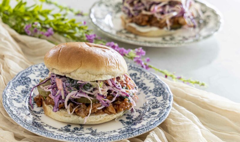 djúsí bbq kjúklingaborgari með fersku hrásalti