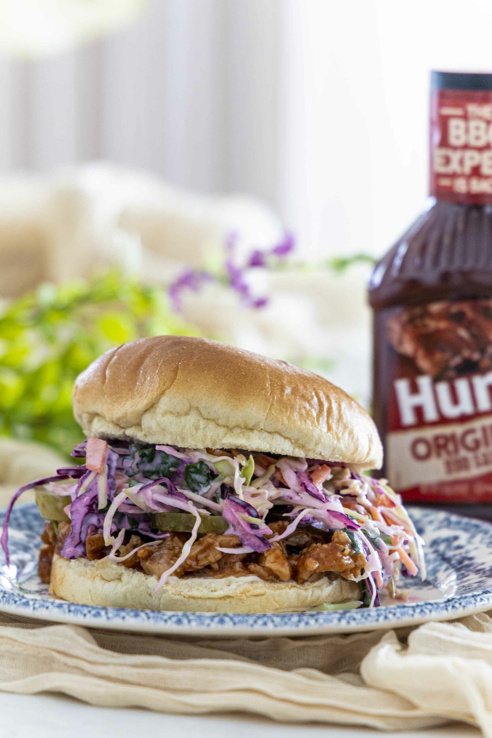 djúsí bbq kjúklingaborgari með fersku hrásalti