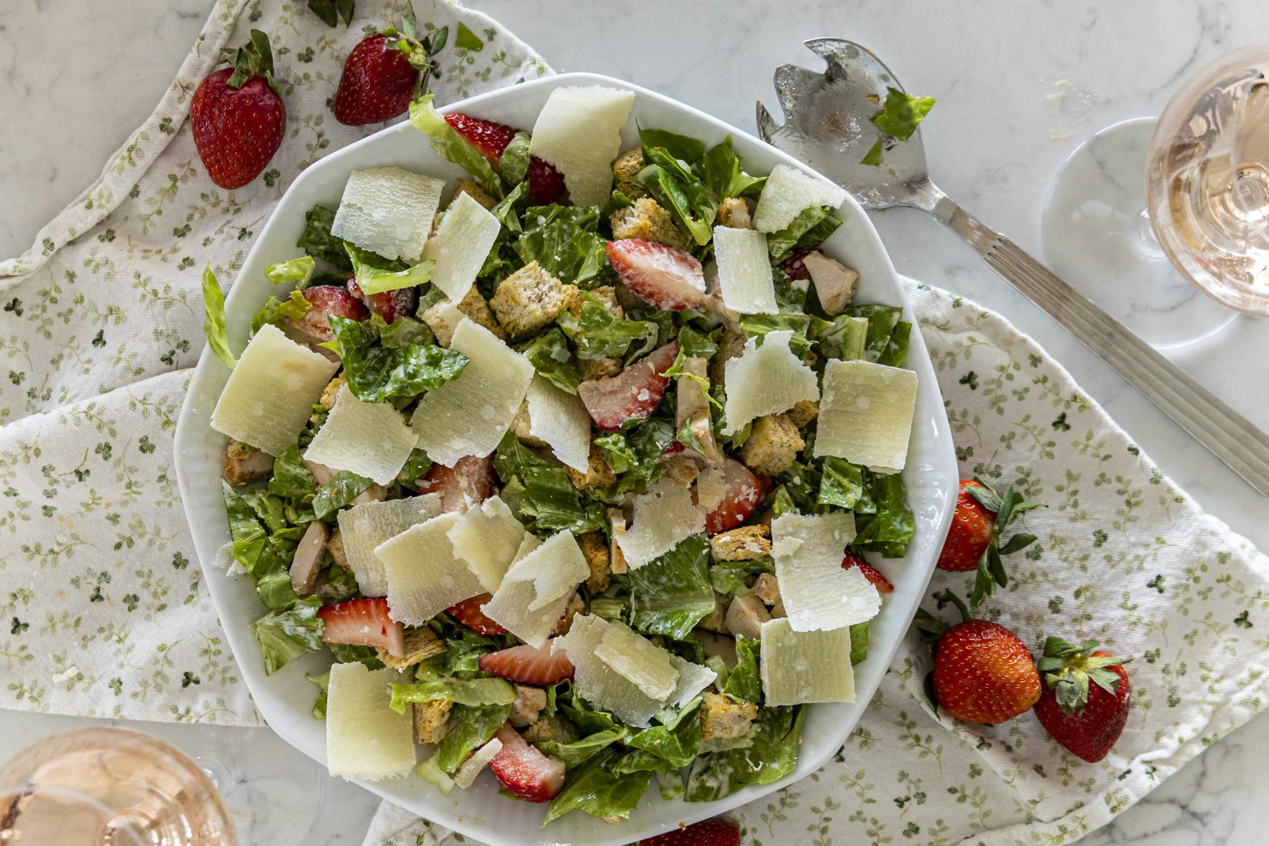 Ceasar salat með jarðaberjum