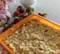 Sítrónu blondie með hvítu súkkulaði og jarðaberjum
