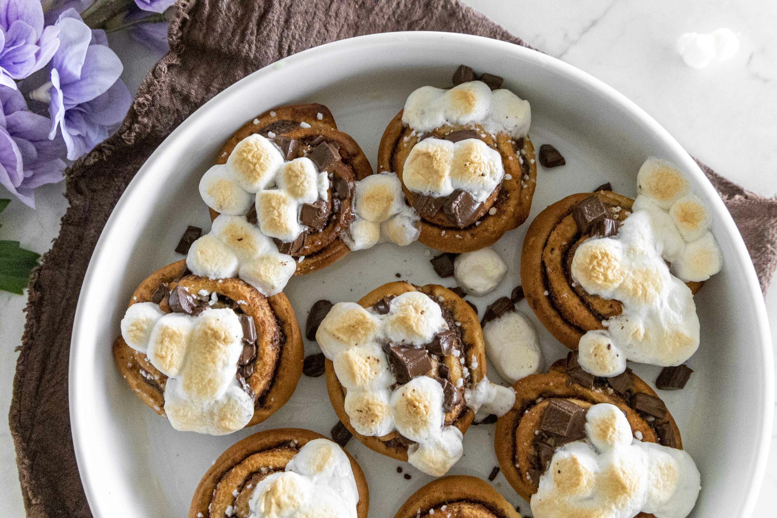 Einfaldir og mjög fljótlegir smores kanilsnúðar 