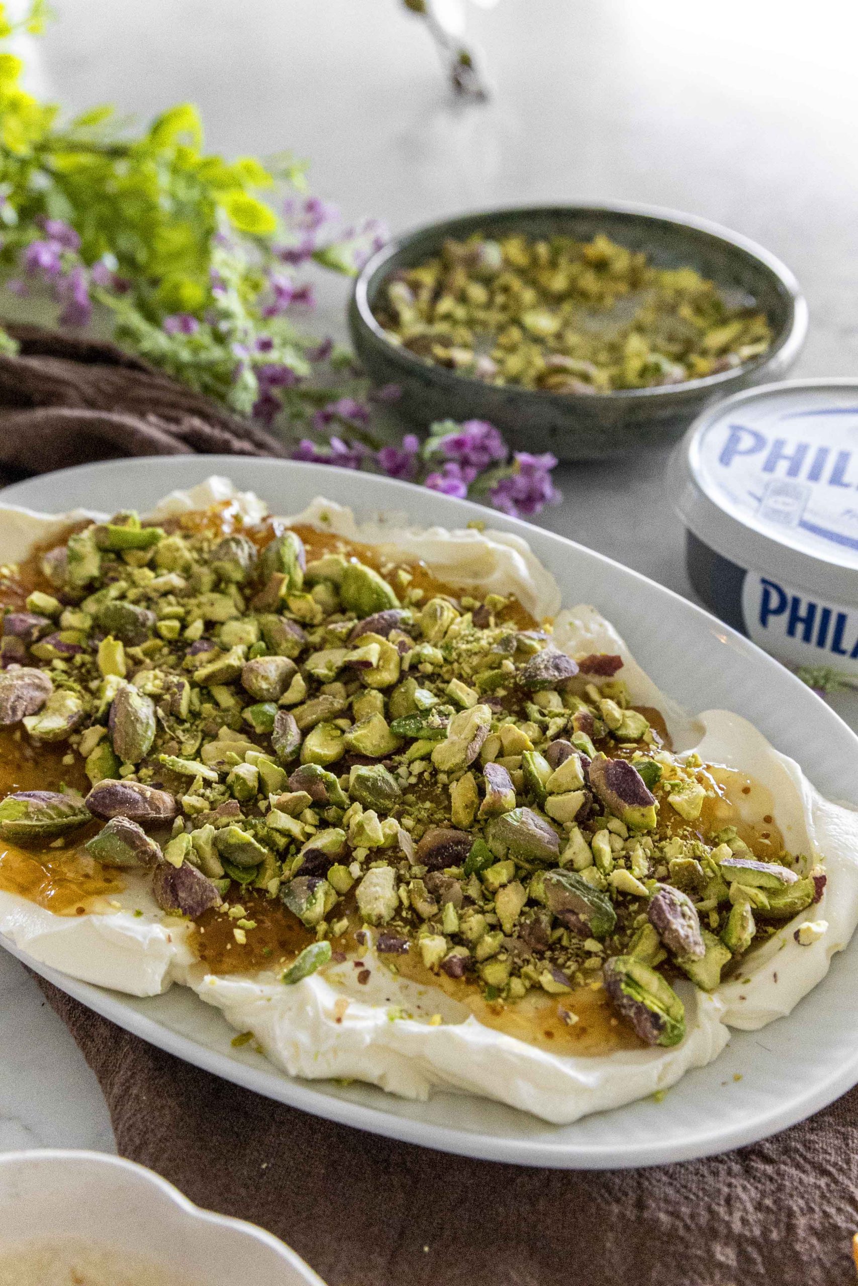 Rjómaostabakki með fíkjusultu og pistasíum
