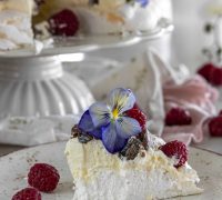 Hjúplakkrís og hindberja pavlova