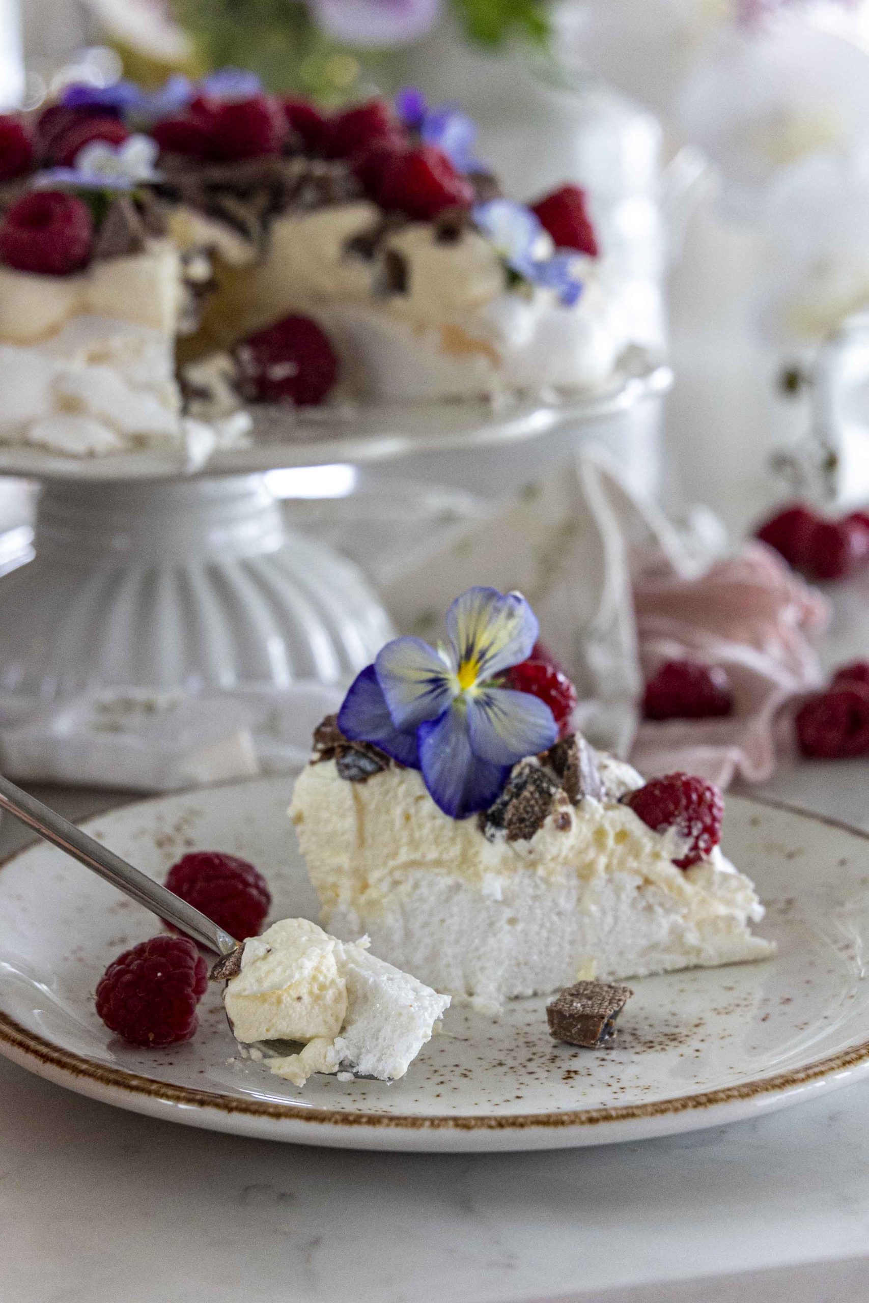 Hjúplakkrís og hindberja pavlova