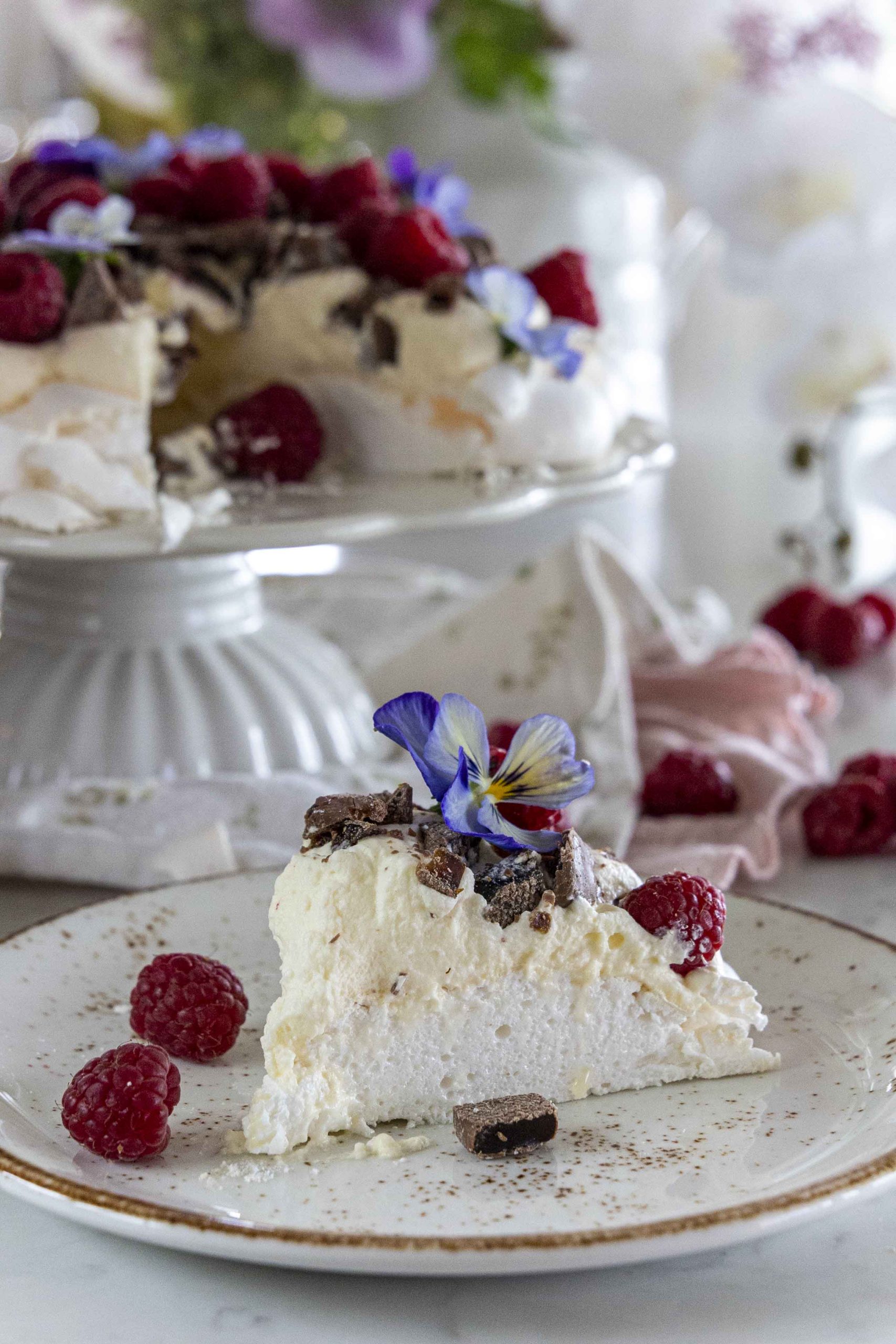 Hjúplakkrís og hindberja pavlova