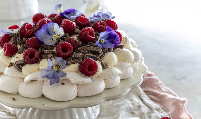 Hjúplakkrís og hindberja pavlova