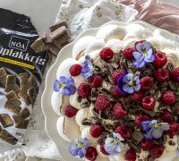 Hjúplakkrís og hindberja pavlova