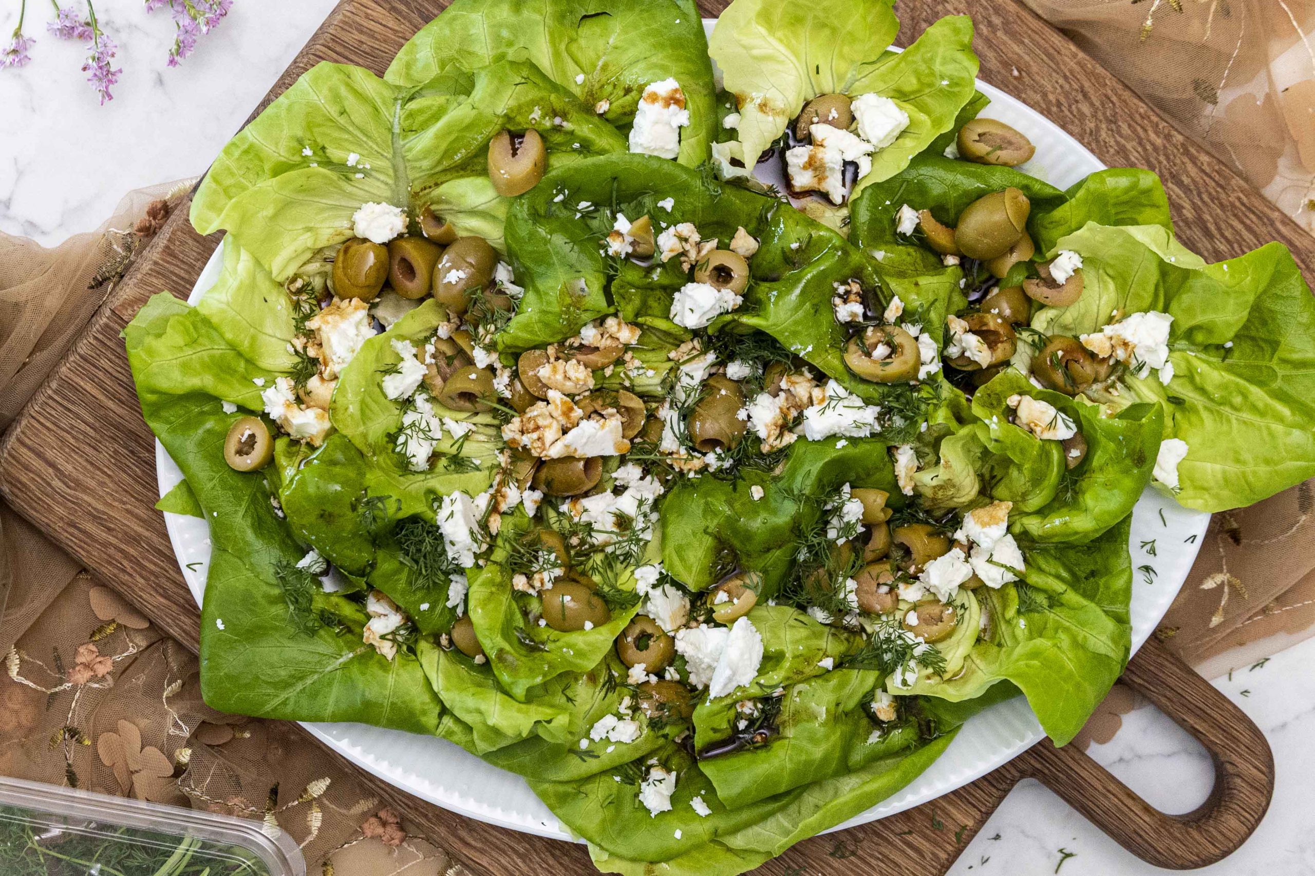 Smjörsalat með ólífum og feta