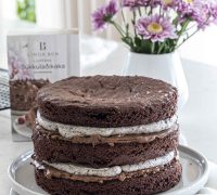 Súkkulaði fudge kaka með oreo smjörkremsfyllingu