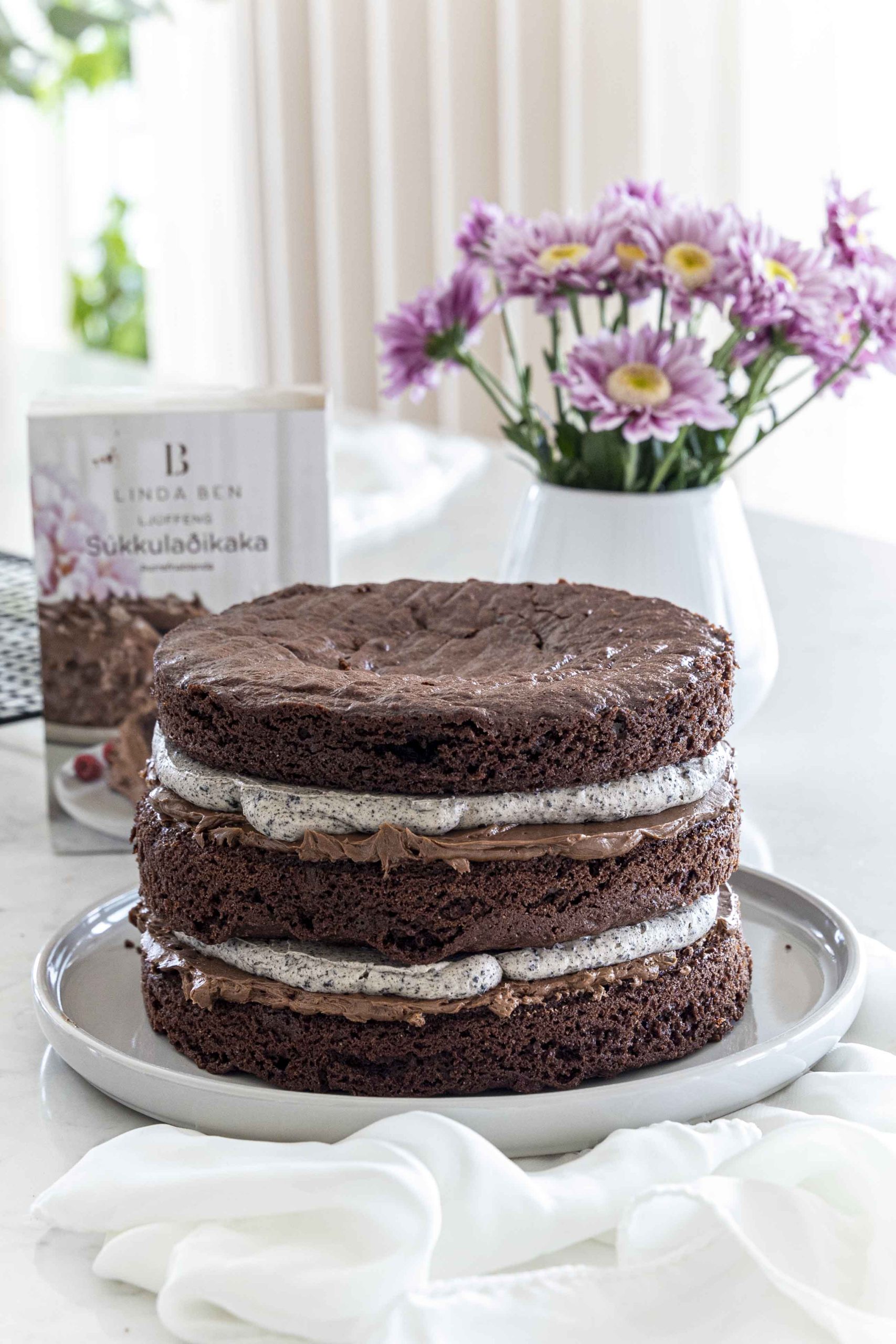 Súkkulaði fudge kaka með oreo smjörkremsfyllingu