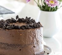 Súkkulaði fudge kaka með oreo smjörkremsfyllingu