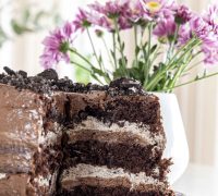 Súkkulaði fudge kaka með oreo smjörkremsfyllingu