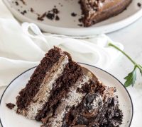 Súkkulaði fudge kaka með oreo smjörkremsfyllingu