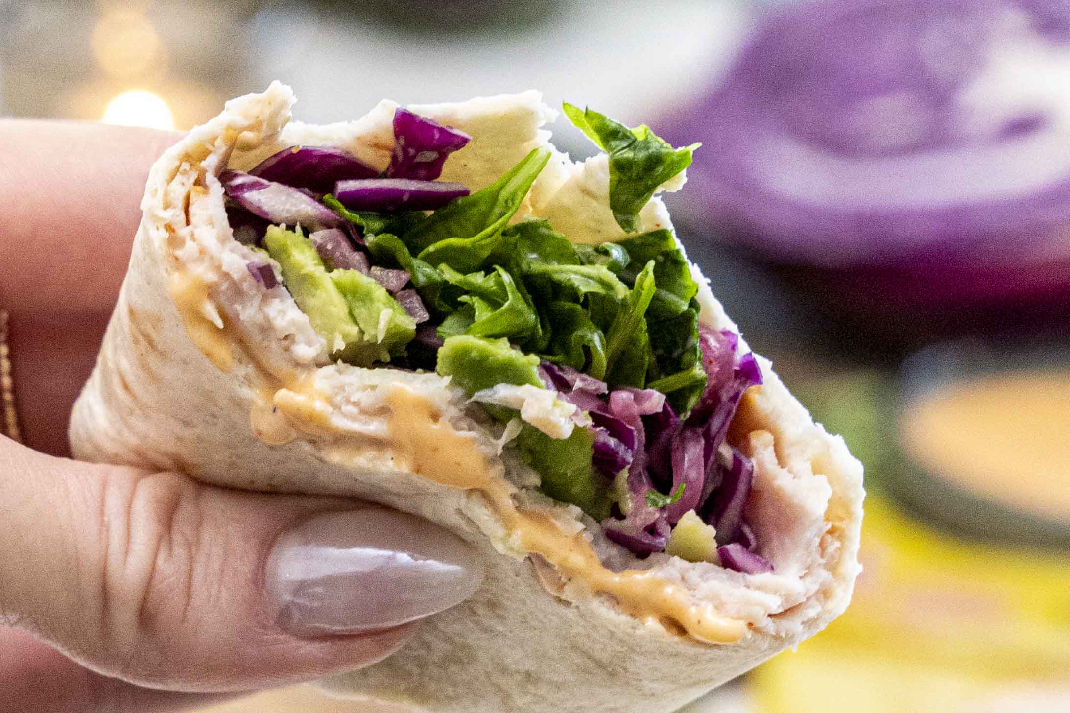 Kjúklingavefjur með spicy mæjó og avocadó 
